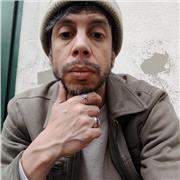 Un expert en photographie analogique et numérique donne des cours à domicile et en ligne.